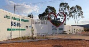 Montes Claros - Asilo São Vicente de Paulo recebe conserto de painéis solares