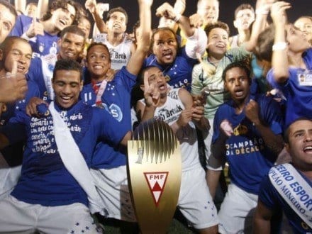 A final do Campeonato Mineiro de 2009 foi conquistada de forma avassaladora pelo Cruzeiro novamente. A Raposa goleou o Galo por 5 a 0 no primeiro jogo e segurou o empate por 1 a 1, no jogo de volta. Na goleada, Léo Silva e Jonathan, duas vezes cada, e Kléber Gladiador foram os autores dos gols.