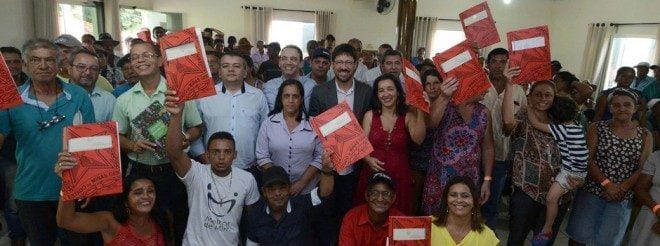 MG - Governo de Minas Gerais entrega título de posse a 372 famílias rurais