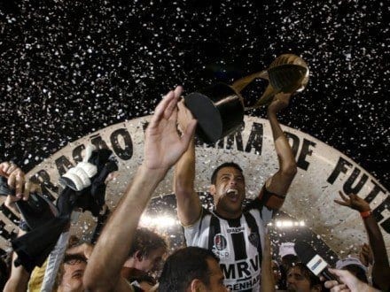 O Atlético conquistou o título de campeão mineiro de 2007, em um jogo que ficou marcado pelo gol sofrido de costas pelo goleiro Fábio do Cruzeiro. O camisa 1 estava voltando para o gol no momento em que Wanderley toca para as redes. O jogo de ida terminou com goleada alvinegra por 4 a 0 e vitória celeste por 2 a 0 na volta.