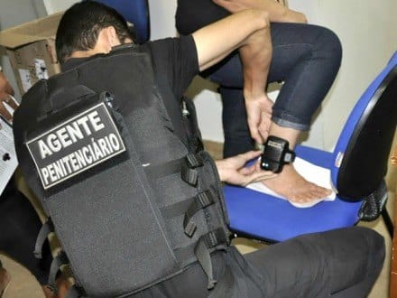 MG - Um em cada cinco presos viola tornozeleira eletrônica