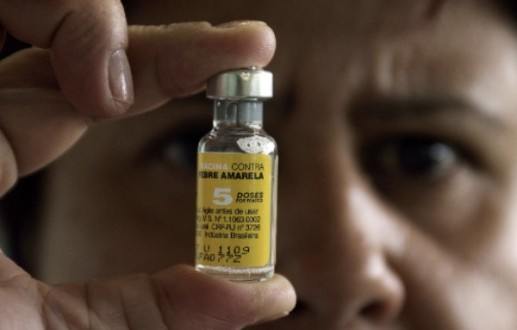 Governo passa a adotar dose única da vacina contra febre amarela