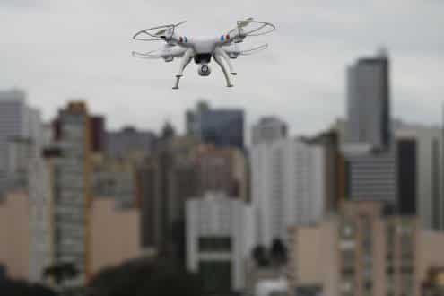Anac proíbe sobrevoo de drones em áreas com aglomeração de pessoas