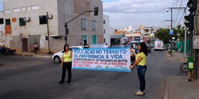 Montes Claros - Campanha do hospital Dilson Godinho visa conscientizar motoristas para educação e segurança no trânsito