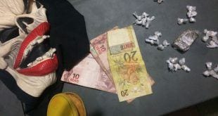Montes Claros - Jovem é preso com drogas e uma máscara de 'caveira'