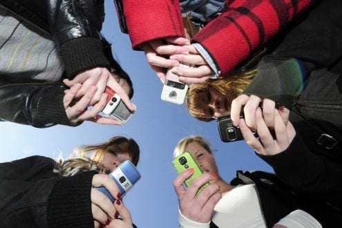 Smartphone pode viciar quatro em cada dez pessoas, diz estudo