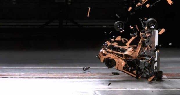 Porsche 911 feito com Lego passa por crash-test; veja o Vídeo