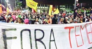 Multidão se reunião na avenida Paulista, em São Paulo, após divulgação de denúncias; polícia reprimiu protesto na frente do Planalto, na capital federal