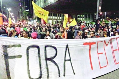 Multidão se reunião na avenida Paulista, em São Paulo, após divulgação de denúncias; polícia reprimiu protesto na frente do Planalto, na capital federal