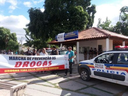 Norte de Minas - 30º BPM realiza marcha de prevenção às drogas em Januária
