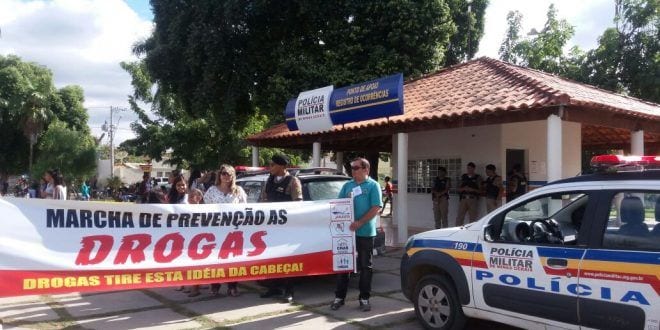 Norte de Minas - 30º BPM realiza marcha de prevenção às drogas em Januária