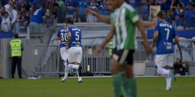 Brasileirão 2017 - Cruzeiro vence Coritiba