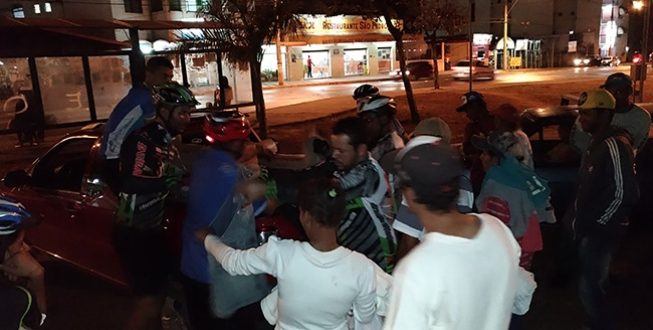 Montes Claros - Grupo de ciclistas distribui agasalhos em Montes Claros