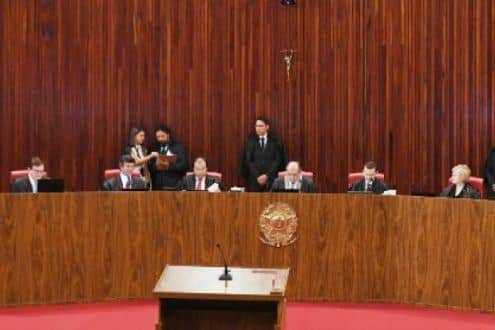 Maioria do TSE vota contra cassação da chapa Dilma-Temer