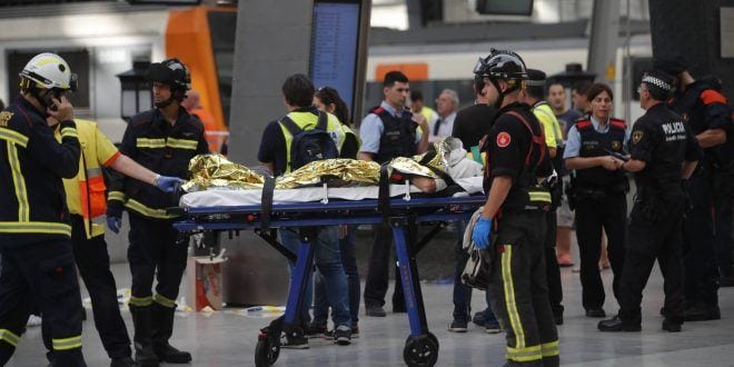 Espanha - Acidente de trem em Barcelona deixa pelo menos 56 feridos