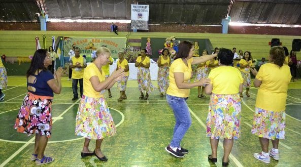 Montes Claros - 1° Festival de Dança da Terceira idade reúne grupos de idosos do município