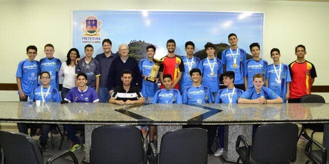 Prefeitura de Montes Claros homenageia campeões de handebol