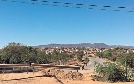 PROIBIDO IR E VIR– Na avenida Vicente Guimarães só falta a sinalização, mas o trecho está impedido