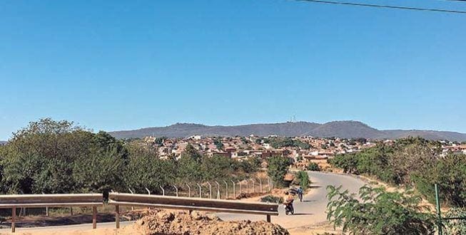 PROIBIDO IR E VIR– Na avenida Vicente Guimarães só falta a sinalização, mas o trecho está impedido