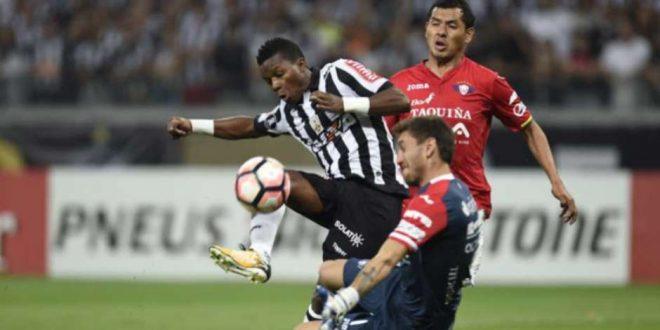 Galo dominou, mas não conseguiu derrotar o J.Wilstermann nesta quarta-feira, sendo eliminado da Liberta - AFP