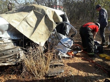 Norte de Minas - Acidente entre dois carros deixa três mortos na MGC-122