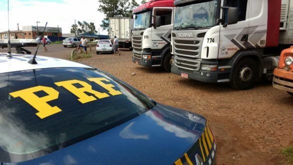 MG - Caminhoneiros protestam pelo terceiro dia consecutivo em Minas Gerais