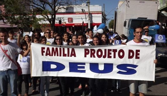 Montes Claros - Missa e Caminhada na Abertura da Semana da Família