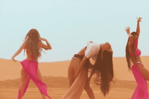 Anitta e Pabllo Vittar dividem cena em clipe gravado no deserto do Saara