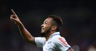 Rafinha marcou o gol de empate da Raposa