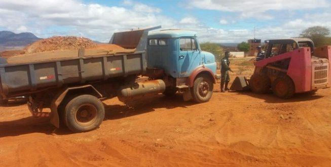 Norte de Minas - Dois homens são presos por extração irregular de cascalho em Monte Azul