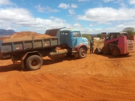 Norte de Minas - Dois homens são presos por extração irregular de cascalho em Monte Azul