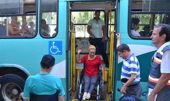 Pessoas com deficiência poderão desembarcar fora do ponto de ônibus