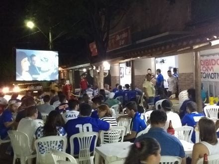 Montes Claros - A festa dos cruzeirenses no Skrorpius Bar com a conquista da Copa do Brasil