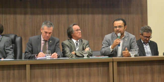 Norte de Minas - AMAMS participa de Audiência Pública que pede a inclusão de 85 municípios no semiárido da Sudene e pede aproximação de Minas com o Nordeste