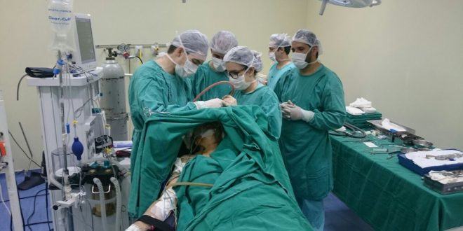 Montes Claros - Equipe do Hospital Dilson Godinho opera paciente acordada para retirada de tumor cerebral