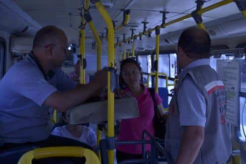 Os representantes do MP estão conversando com os usuários dentro dos próprios coletivos, ouvindo e apurando denúncias.  