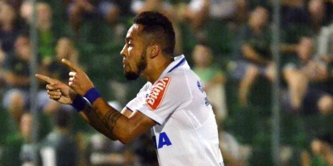 Brasileirão 2017 - Cruzeiro vence fora, afunda Chapecoense e se firma no G-6