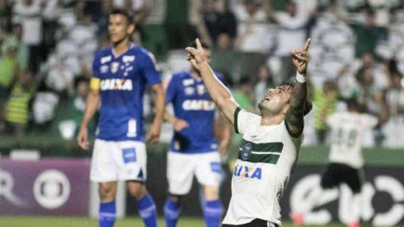 Brasileirão 2017 - Coritiba bate Cruzeiro e mantém esperança