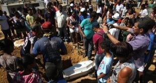 Norte de Minas - Comoção durante a despedida das vítimas da tragédia em Janaúba