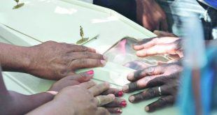 Nessa sexta-feira, foram enterrados sete mortos do massacre, sendo cinco crianças e dois adultos: a professora Heley e o vigia Damião, que provocou a tragédia