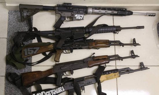 Porte de arma de uso restrito se torna crime hediondo