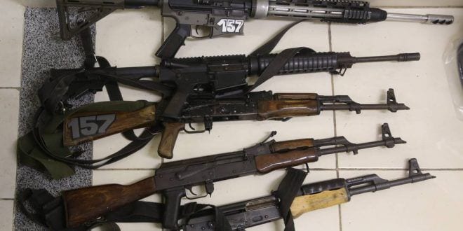 Porte de arma de uso restrito se torna crime hediondo