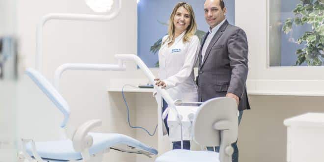 O casal Marcelo e Lílian Miranda fundou a Saudalys Franchising