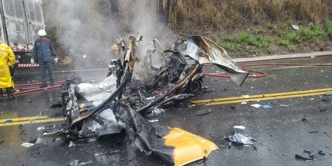Em apenas um acidente, cinco pessoas morrem carbonizadas após veículos pegarem fogo na BR-381