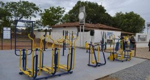 Academia ao Ar Livre, no Distrito Industrial, localizada ao lado do Pelotão da Polícia Militar