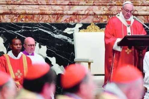 Tributo. Francisco comanda, na Basílica de São Pedro, no Vaticano, homenagem a cardeais mortos