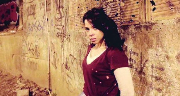 Em um dos dramas que infestam “Apocalipse”, Sandra (Cacau Melo) engravida aos 17 anos e, tempos depois, está à beira da morte