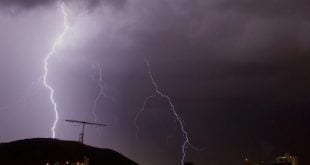 MG - Bombeiros dão dicas de proteção contra raios durante tempestade; assista