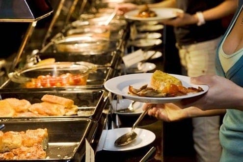 Comer fora de casa fica 2,84% mais caro