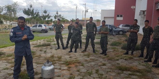 Norte de Minas – Bombeiros de Januária treinam militares do Exército Brasileiro